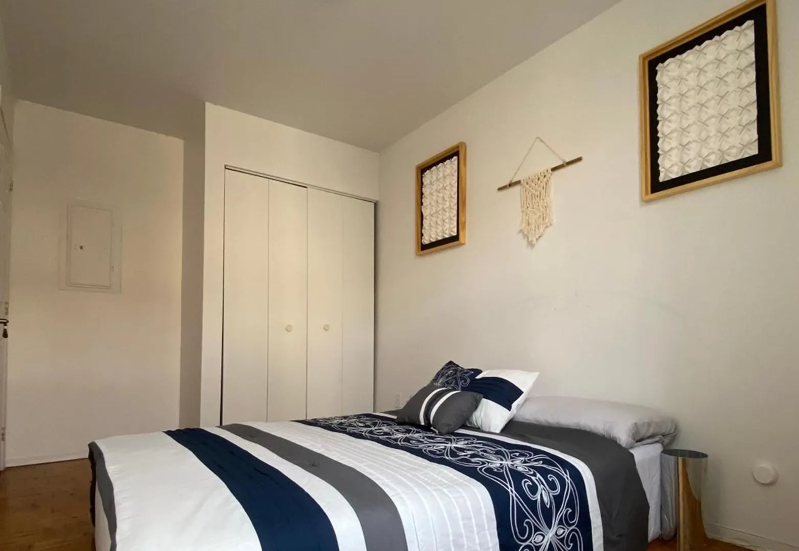 House For Short-Term Villa Montreal